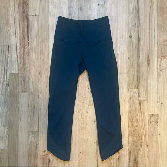 Navy Blue Cropped LuluLemon Women’s Leggings - Picture 2 of 8